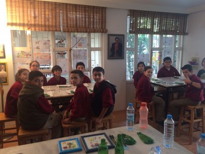 ORTAOKUL ÖĞRENCİLERİ CAM SANATI ETKİNLİĞİNDE