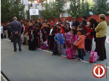 Ortadoğu öğretmenler gününü kutluyor
